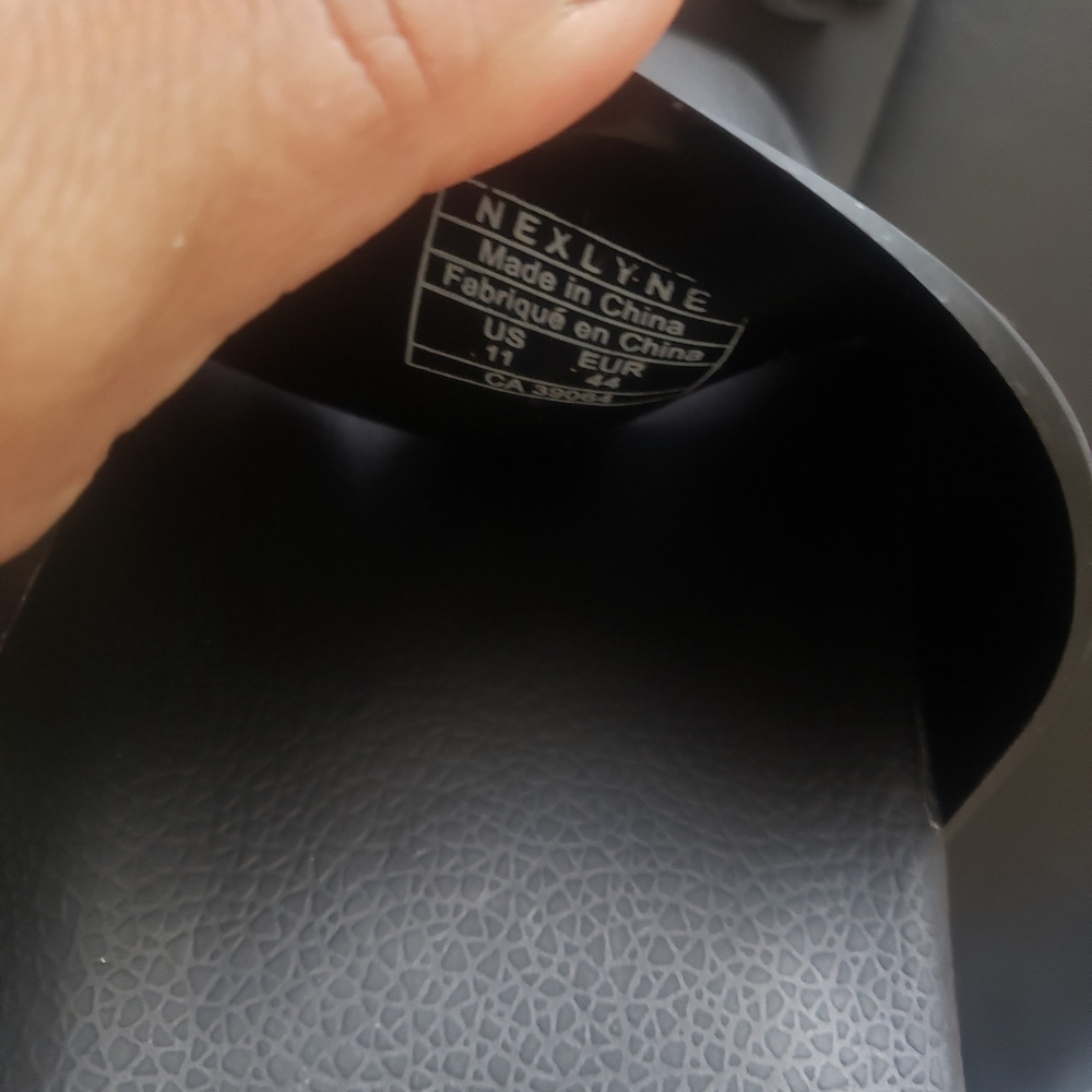Toronto Raptors Black Slide Sandals - Picture 2 of 4
